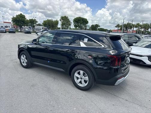 2025 Kia Sorento LX