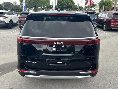 2024 Kia Carnival LX