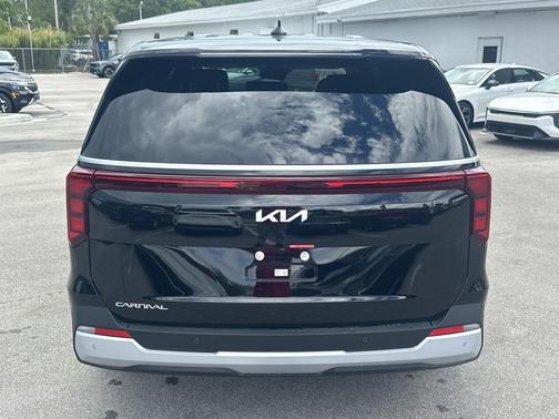 Aurora Black Pearl 2026 Kia Carnival LXS