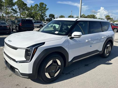 2026 Kia EV9 Light Long Range
