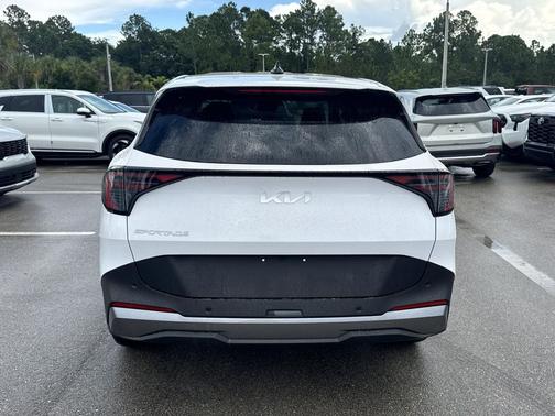 Glacial White Pearl 2027 Kia Sportage EX