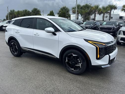 Glacial White Pearl 2027 Kia Sportage EX