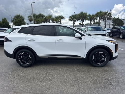 Glacial White Pearl 2027 Kia Sportage EX