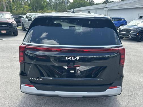 Aurora Black Pearl 2026 Kia Carnival LXS