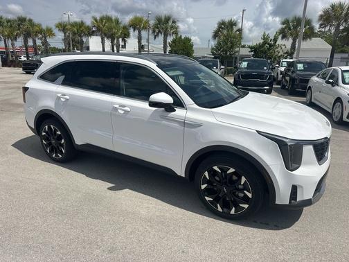 Glacial White Pearl 2026 Kia Sorento EX