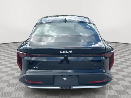 Aurora Black Pearl 2026 Kia K4 LX
