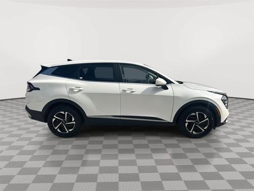 Snow White Pearl 2025 Kia Sportage Hybrid LX