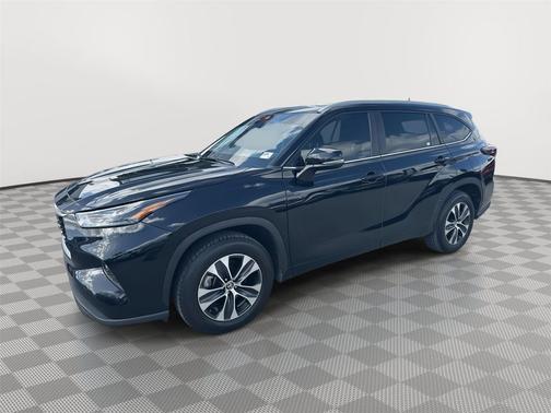 Midnight Black Metallic 2024 Toyota Highlander XLE