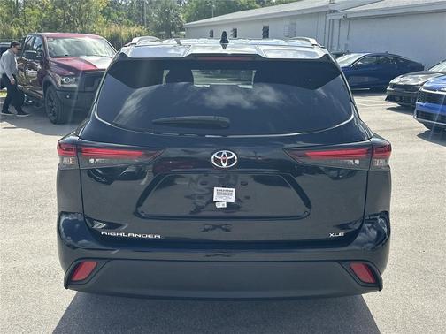 Midnight Black Metallic 2024 Toyota Highlander XLE