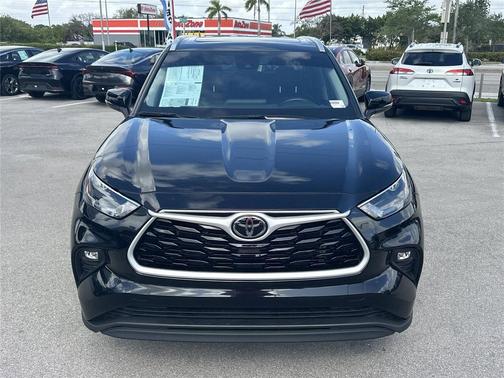 Midnight Black Metallic 2024 Toyota Highlander XLE