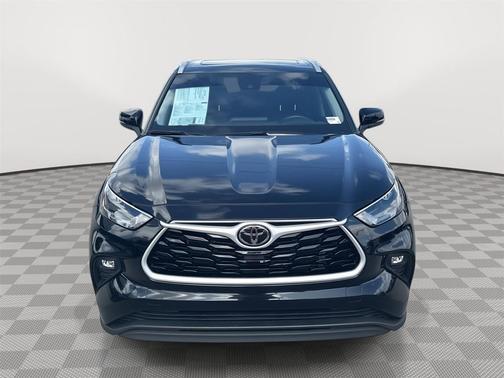 Midnight Black Metallic 2024 Toyota Highlander XLE