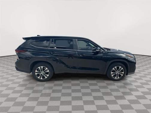 Midnight Black Metallic 2024 Toyota Highlander XLE
