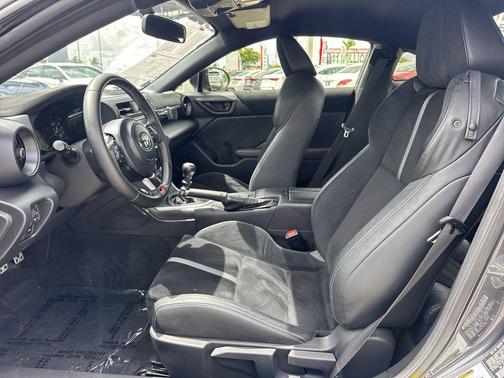 Pavement 2023 Toyota GR86 Premium