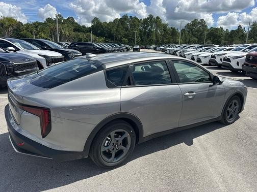 2025 Kia K4 LX