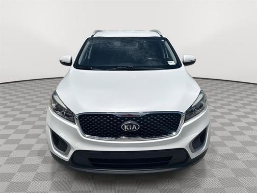 Snow White Pearl 2017 Kia Sorento LX