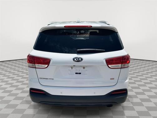 Snow White Pearl 2017 Kia Sorento LX