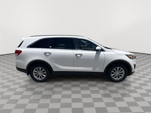Snow White Pearl 2017 Kia Sorento LX
