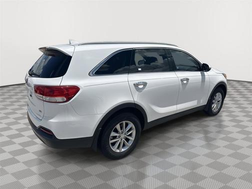 Snow White Pearl 2017 Kia Sorento LX