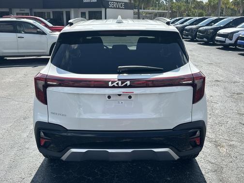 Snow White Pearl 2026 Kia Seltos S