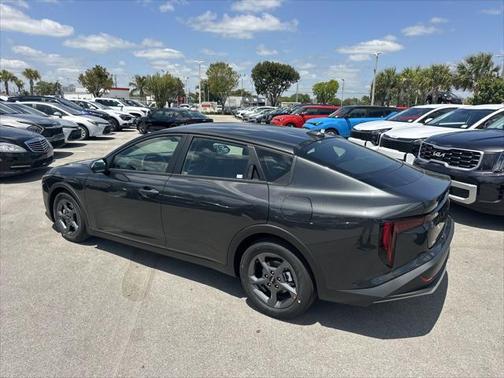 2025 Kia K4 LXS