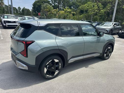 Iceberg Green 2027 Kia Seltos S