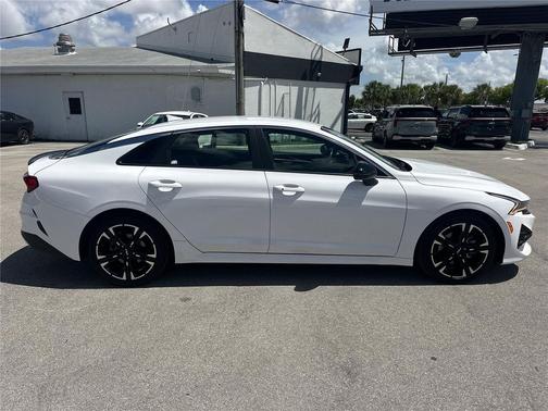 Glacial White Pearl 2022 Kia K5 GT-Line