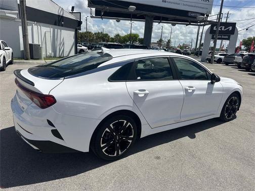 Glacial White Pearl 2022 Kia K5 GT-Line