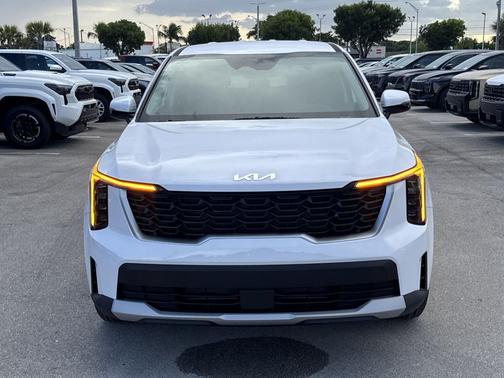 Glacial White Pearl 2026 Kia Sorento LX