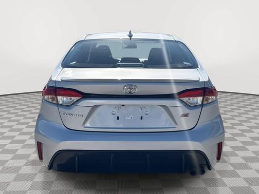 Classic Silver Metallic 2024 Toyota Corolla SE