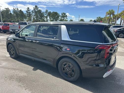 Aurora Black Pearl 2026 Kia Carnival LXS