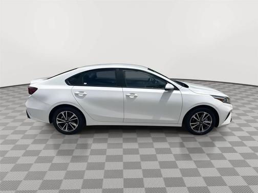 Snow White Pearl 2023 Kia Forte LXS