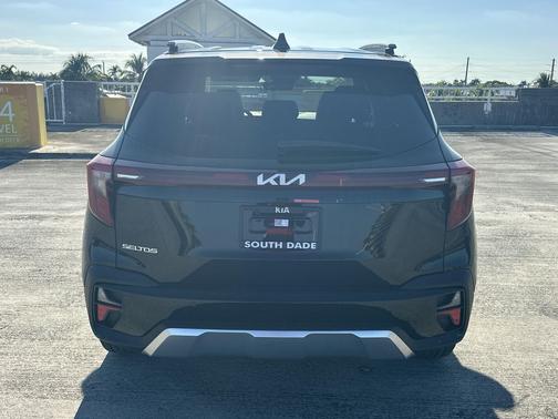 Fusion Black 2026 Kia Seltos EX