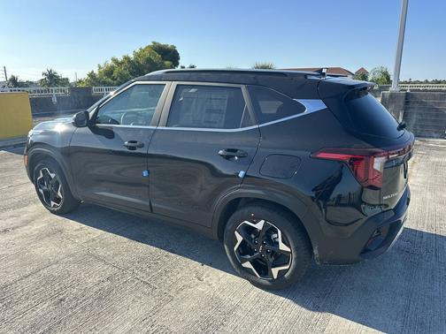 Fusion Black 2026 Kia Seltos EX