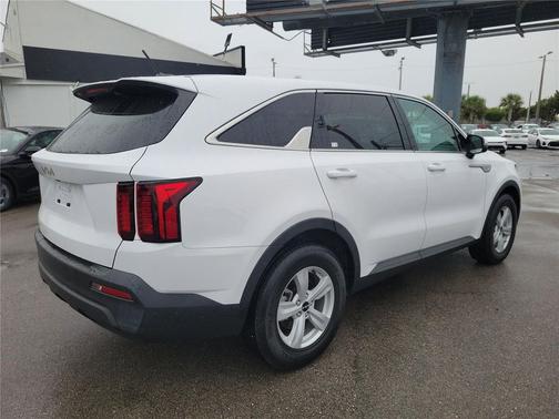 2023 Kia Sorento LX