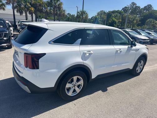 Glacial White Pearl 2026 Kia Sorento LX