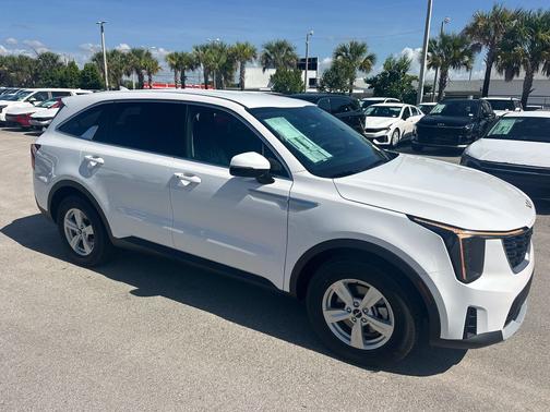 Glacial White Pearl 2026 Kia Sorento LX