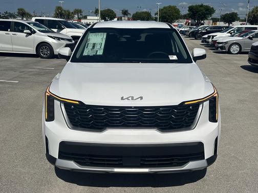 Glacial White Pearl 2026 Kia Sorento LX