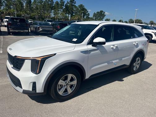 Glacial White Pearl 2026 Kia Sorento LX