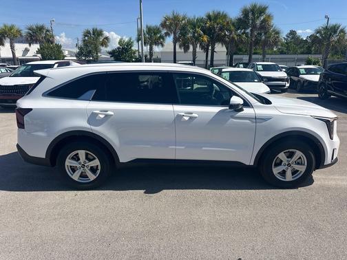 Glacial White Pearl 2026 Kia Sorento LX