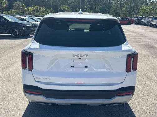 Glacial White Pearl 2026 Kia Sorento LX