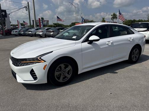 Glacial White Pearl 2023 Kia K5 LXS