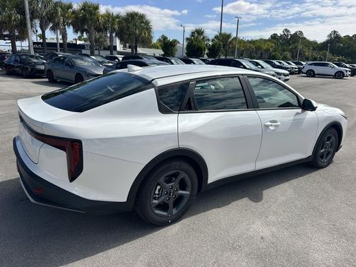 Snow White Pearl 2026 Kia K4 LXS