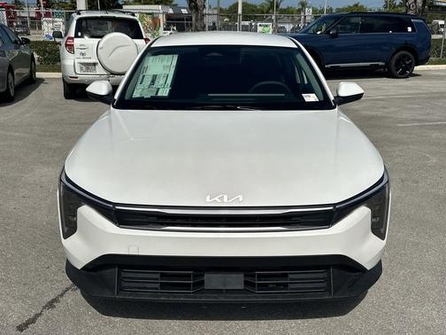 Snow White Pearl 2026 Kia K4 LXS