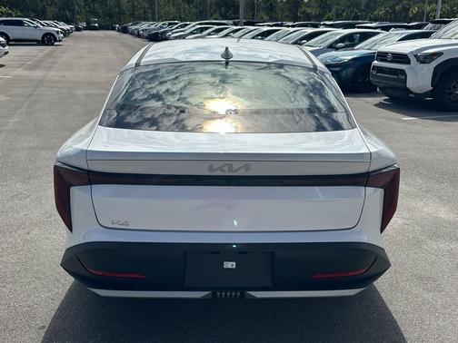 Snow White Pearl 2026 Kia K4 LXS