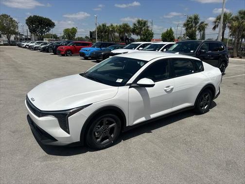 2025 Kia K4 LXS
