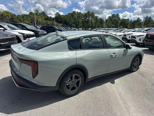 2025 Kia K4 LX