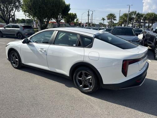 Snow White Pearl 2026 Kia K4 LXS