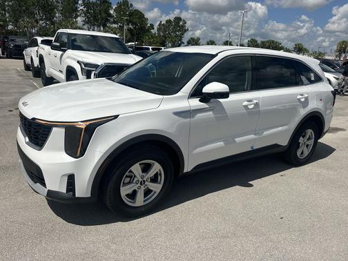 Glacial White Pearl 2026 Kia Sorento LX