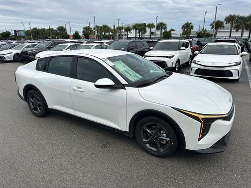 2025 Kia K4 LXS