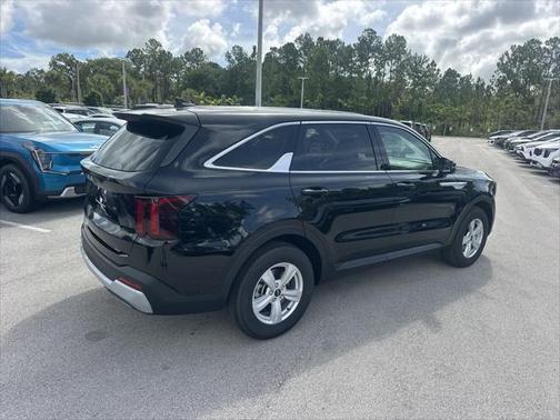 2025 Kia Sorento LX